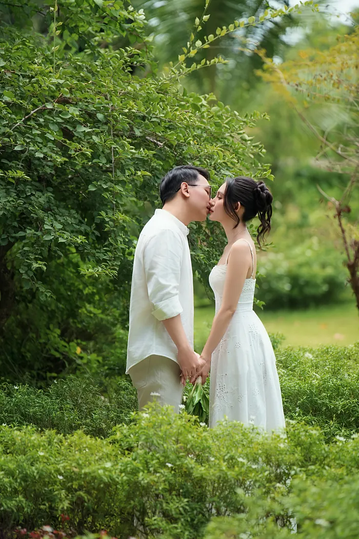 Nụ hôn trong vườn